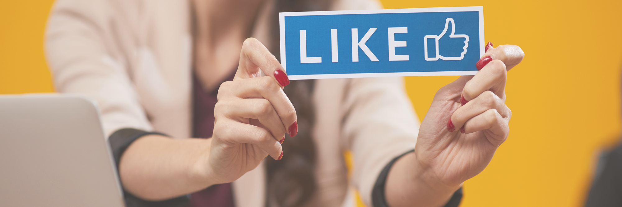 Social Media Assistant Job Description: 3 Free Templates